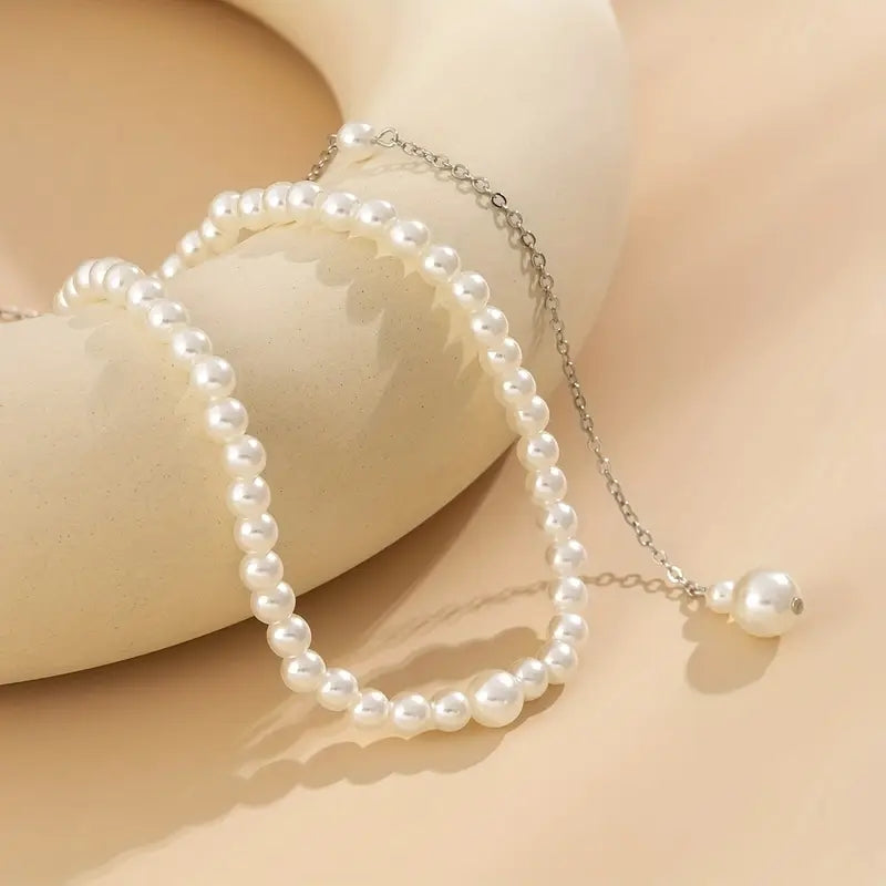 Calvée Pearls Necklace